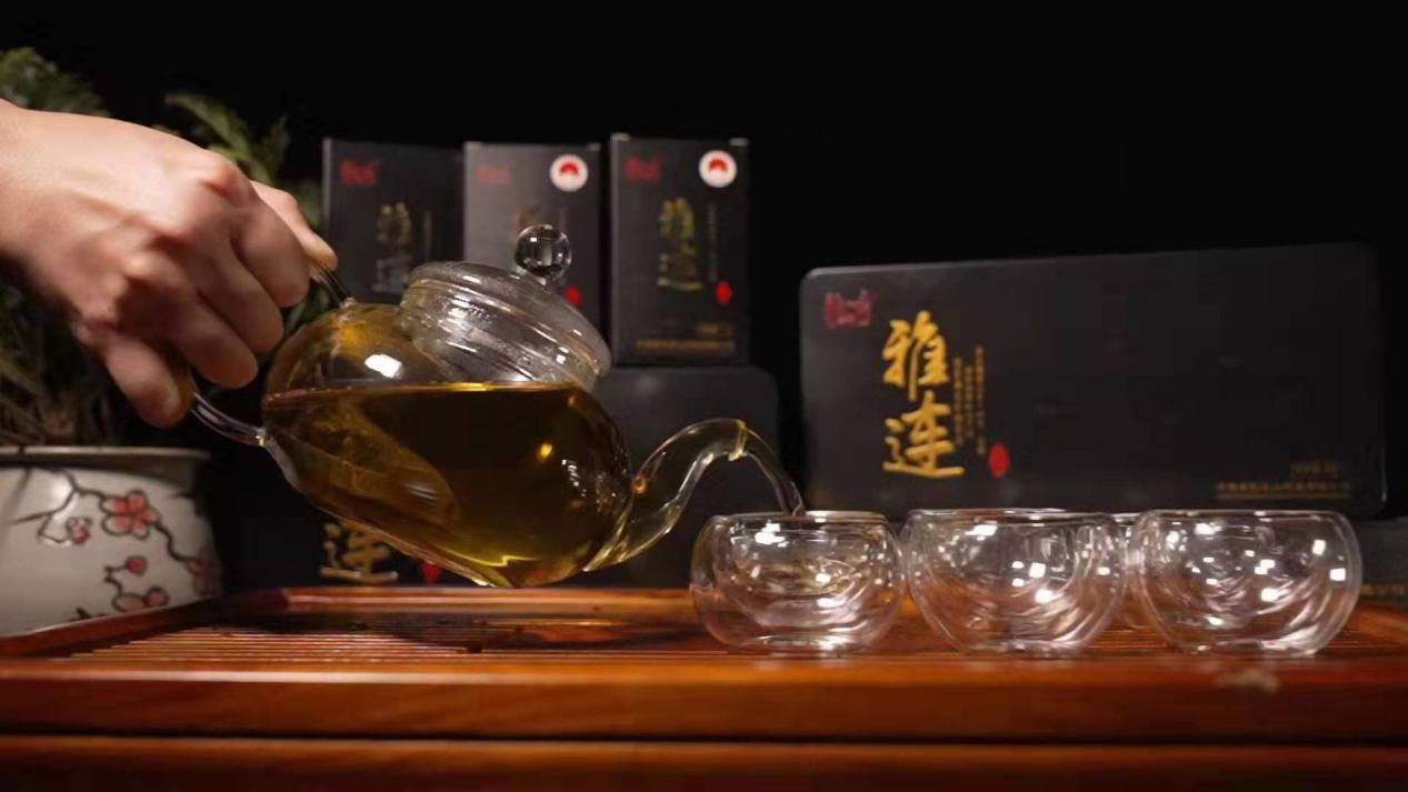 公司资料中的雅连产品展示照片